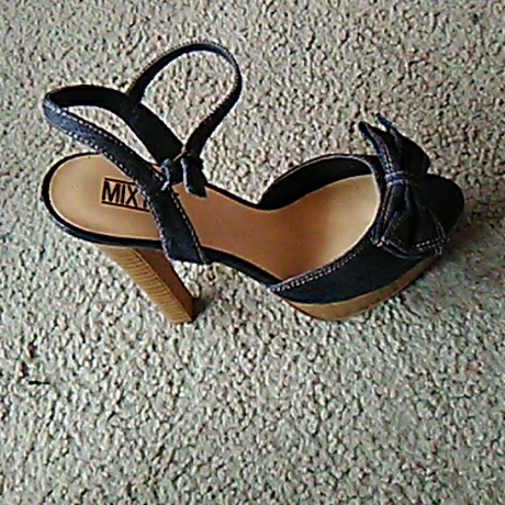 Heels - Picture 4 of 4